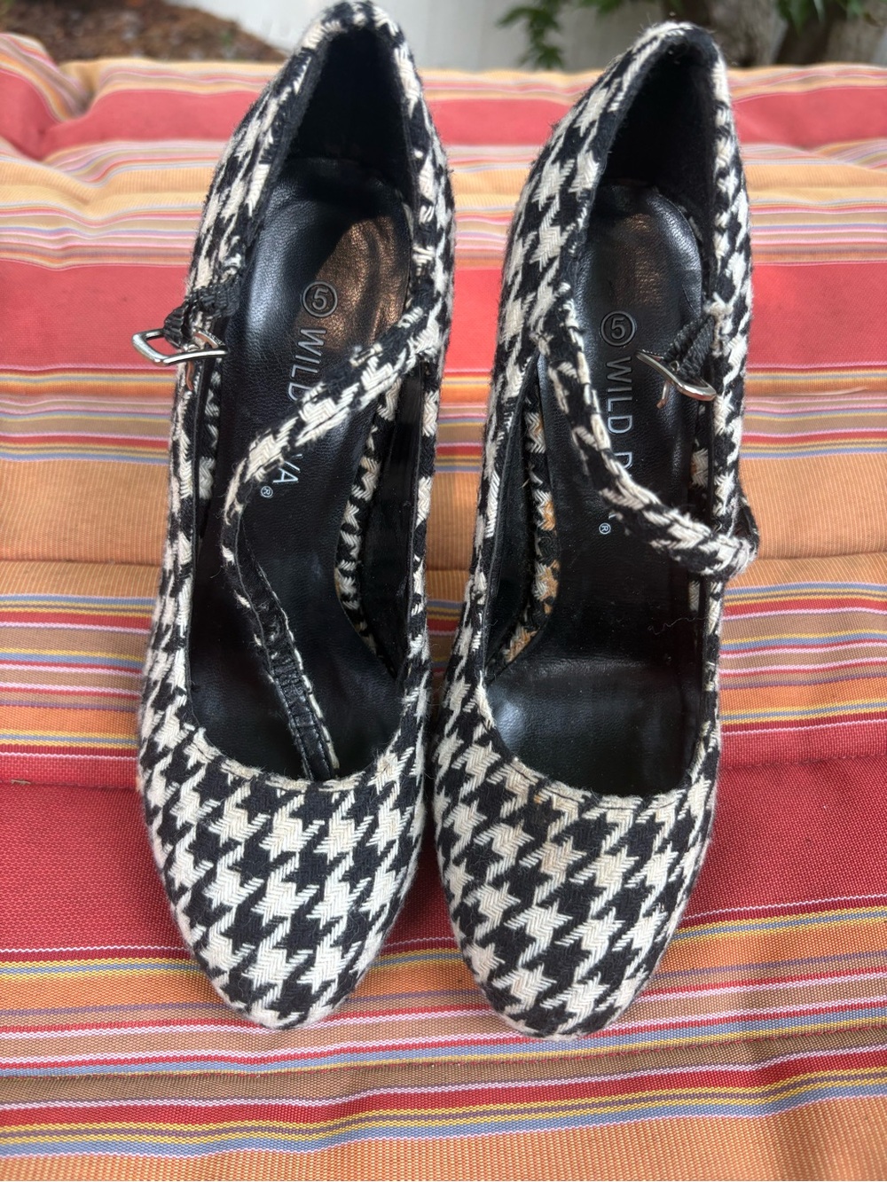 Wild Diva Black & White Houndstooth Mary Jane Heels